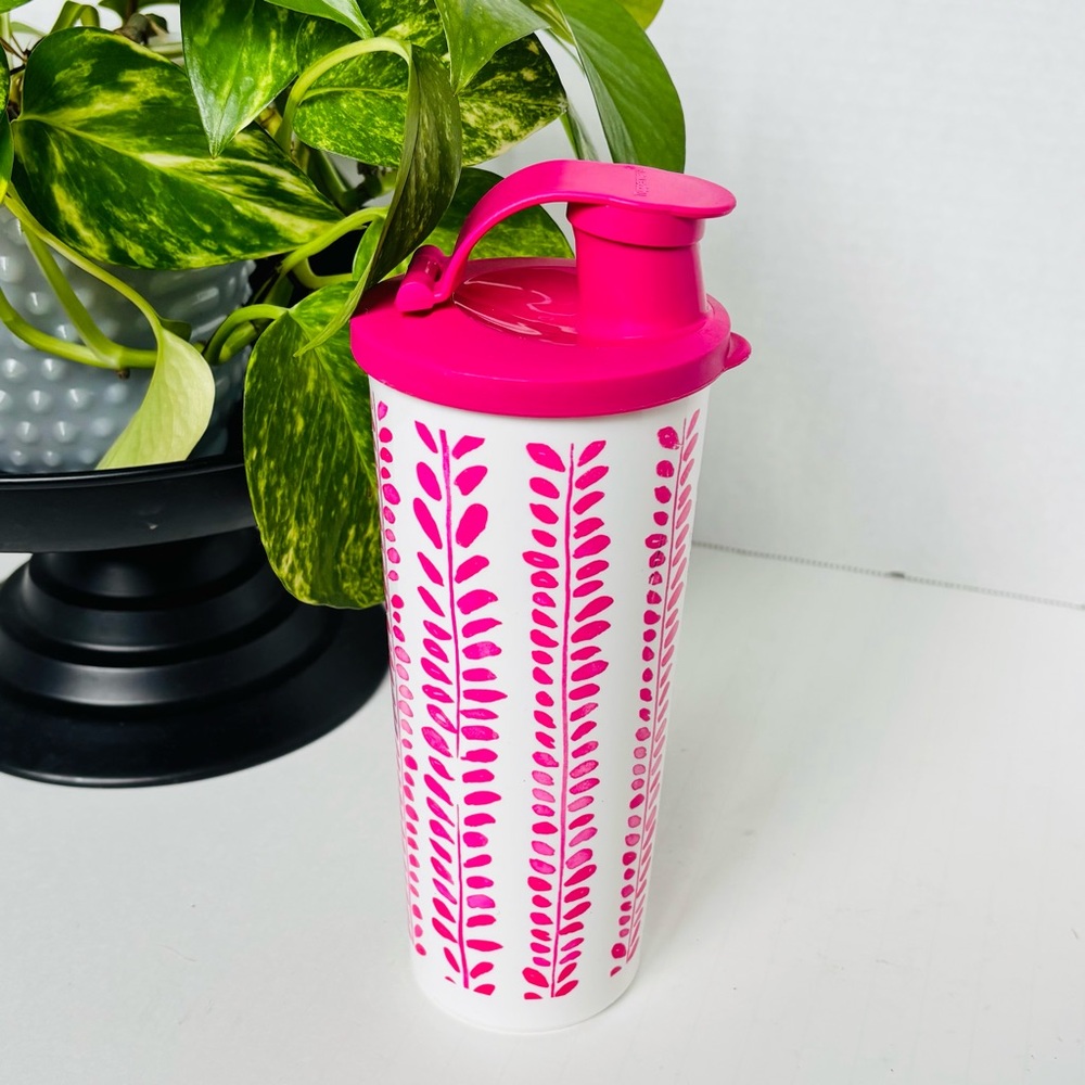 Tupperware Vibrant Pink and White Flip-top 16 oz Tumbler